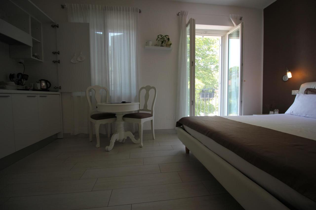 פסקיארה דל גארדה Rooms Il Punto מראה חיצוני תמונה